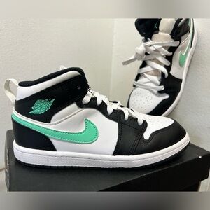 Air Jordan 1 Mid GS Black White Mint Green - Size 3Y